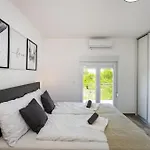 Awesome In Skabrnja Apartment