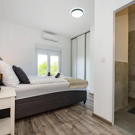 Lovely In Skabrnja *